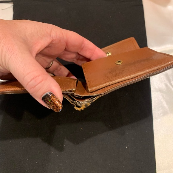 Louis Vuitton bifold monogram wallet - Picture 7 of 15